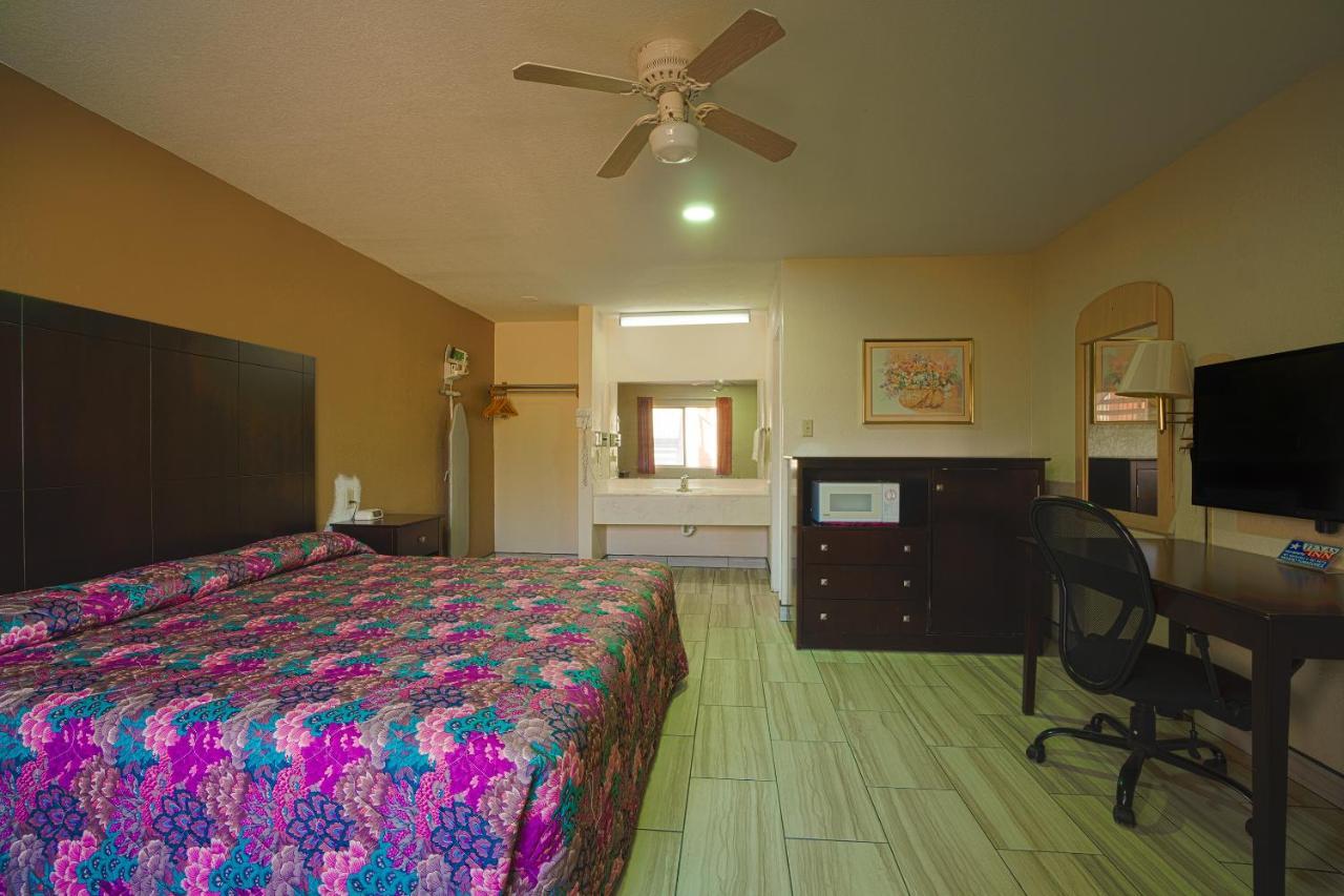 Texas Inn San Benito Bagian luar foto