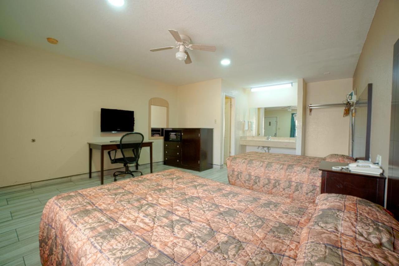 Texas Inn San Benito Bagian luar foto